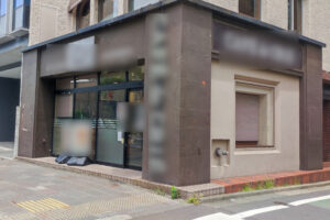 四ツ谷駅 2分 1-2F36坪 144万円 元カフェ 大学真向いの稀少な角地物件