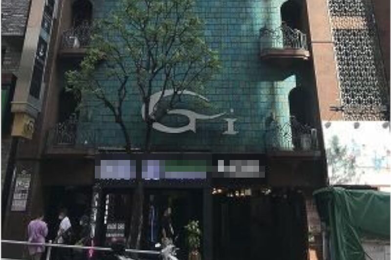 新宿駅8分 1階43坪 236万 現況店舗 大型物件 重飲食可 交差点至近