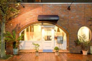 自由が丘駅5分 1階18坪 54万 現フレンチ 美内装! 角地物件 重飲食可