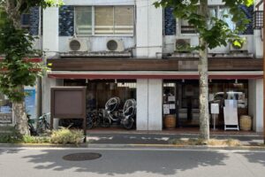 牛込神楽坂駅5分 1階約25坪 28万 現カフェ 角地物件 軽飲食可 広い間口!