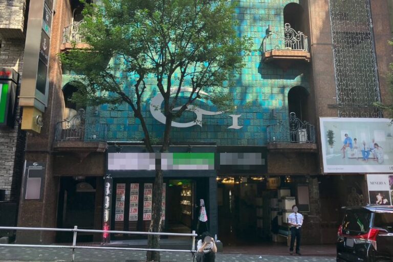 新宿駅8分 1階43坪 236万 大型物件 重飲食可 交差点至近