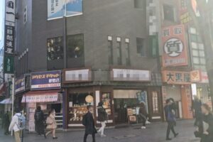 新宿駅2分 89坪 680万 元うどん店! 角地大型物件 重飲食可 駅近好立地!
