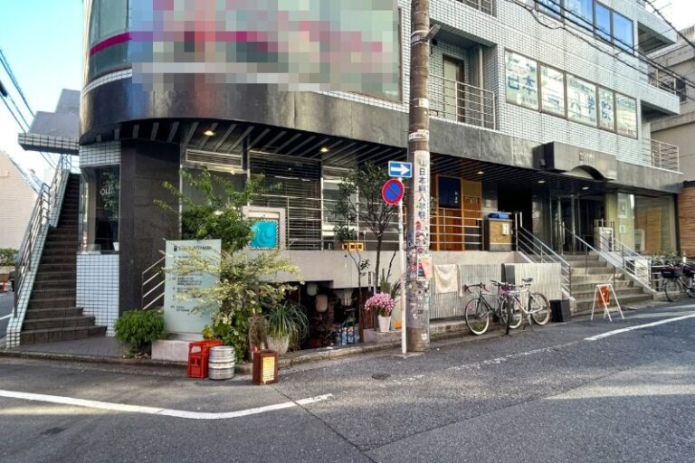 表参道駅7分 1階約11坪 40万 現イタリアン 角地物件! 美内装 重飲食可