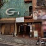 新宿駅8分 1階43坪 236万 現況:大型物件 重飲食可 交差点至近 大型物件