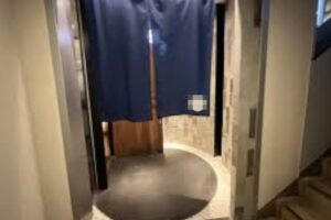 六本木駅2分 1階約19坪 65万 現焼肉店 駅近隠れ家物件! 重飲食可