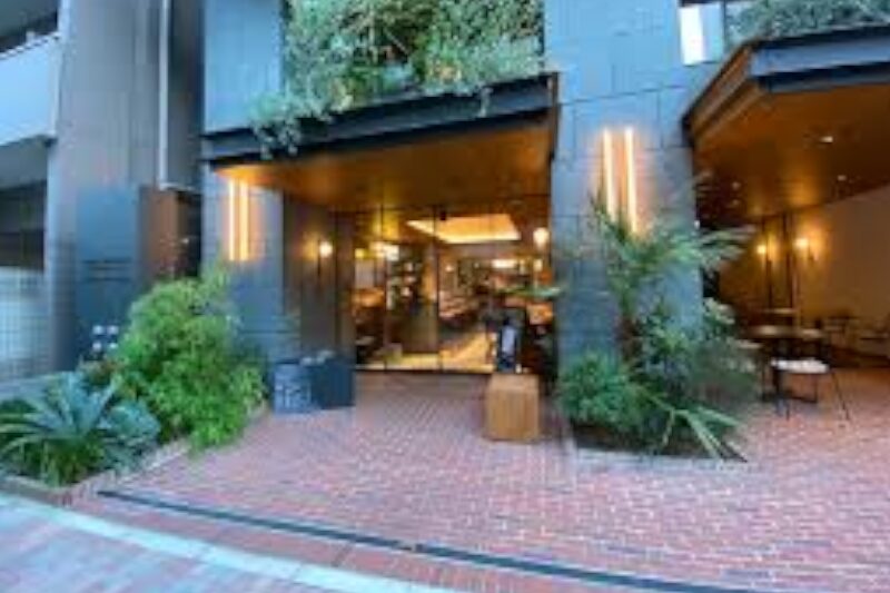 八丁堀駅4分 1階約31坪 80万 元カフェ お洒落な外観 重飲食可
