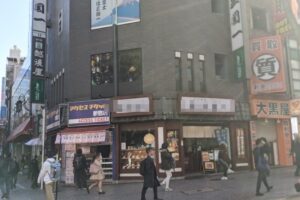 新宿駅2分! 1階約13坪 680万 元うどん店 角地 大型物件 重飲食可