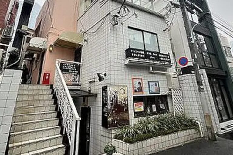 地下鉄六本木駅4分 1階約10坪 40万 現フレンチレストラン 美内装! 重飲食可