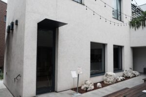 下北沢駅4分 1階約12坪 43万 現カレー店 お洒落外観 重飲食可!