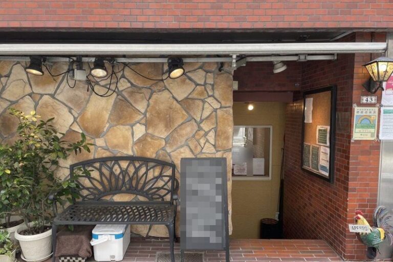 小川町駅3分 新御茶ノ水駅3分 1階12坪 34万 現イタリアン 重飲食可 おしゃれ外観!